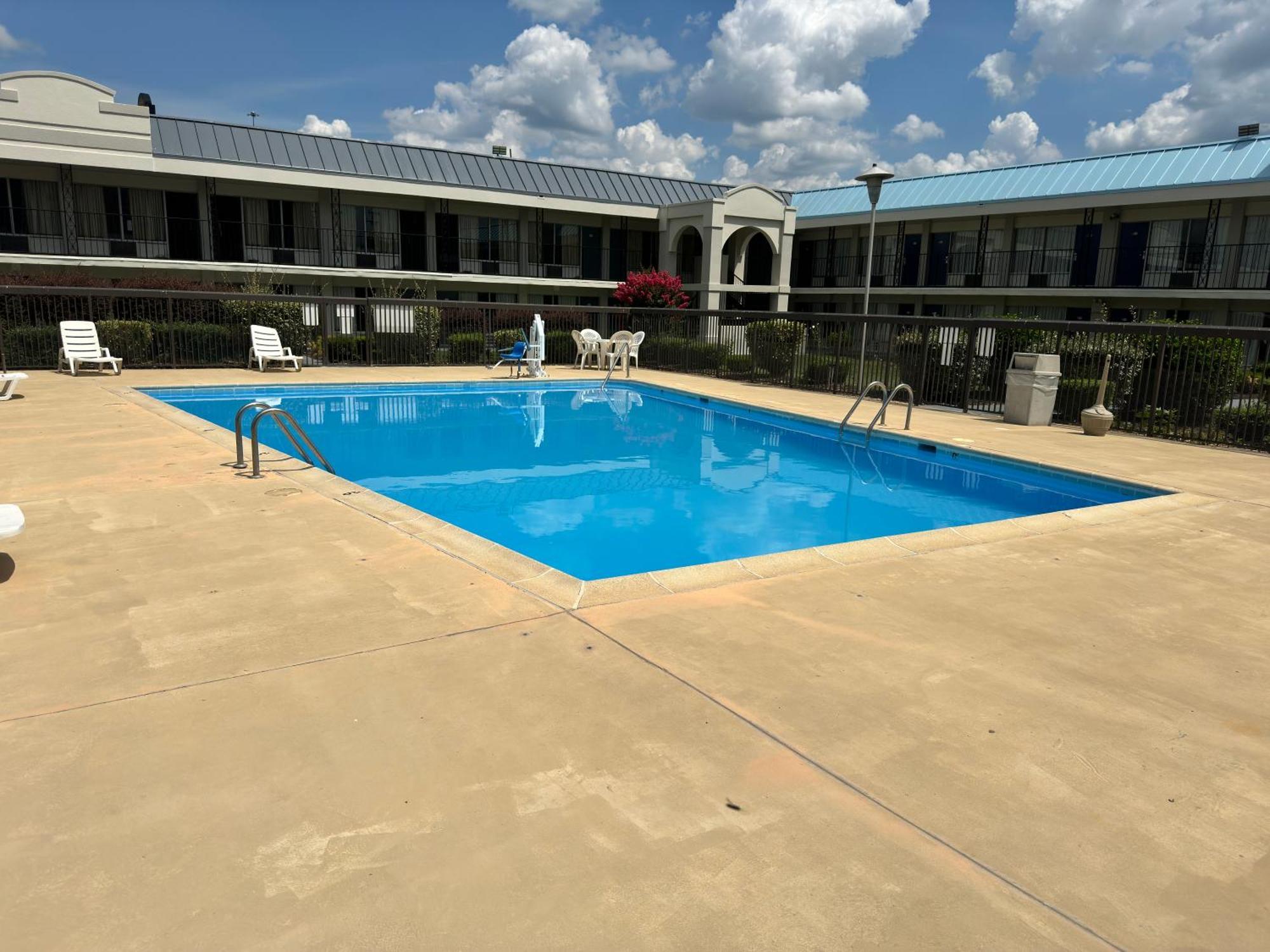 Days Inn By Wyndham Emporia Esterno foto