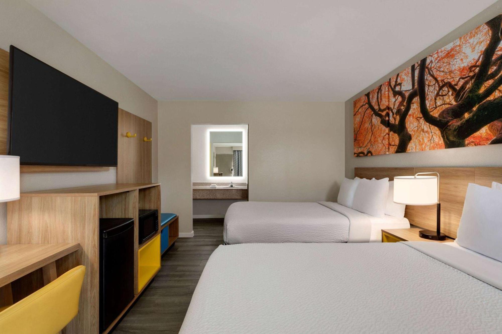 Days Inn By Wyndham Emporia Esterno foto